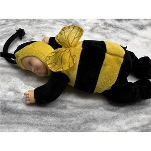 Anne Geddes Doll Yellow and Black Bee Costume 2005 laying baby 8 “